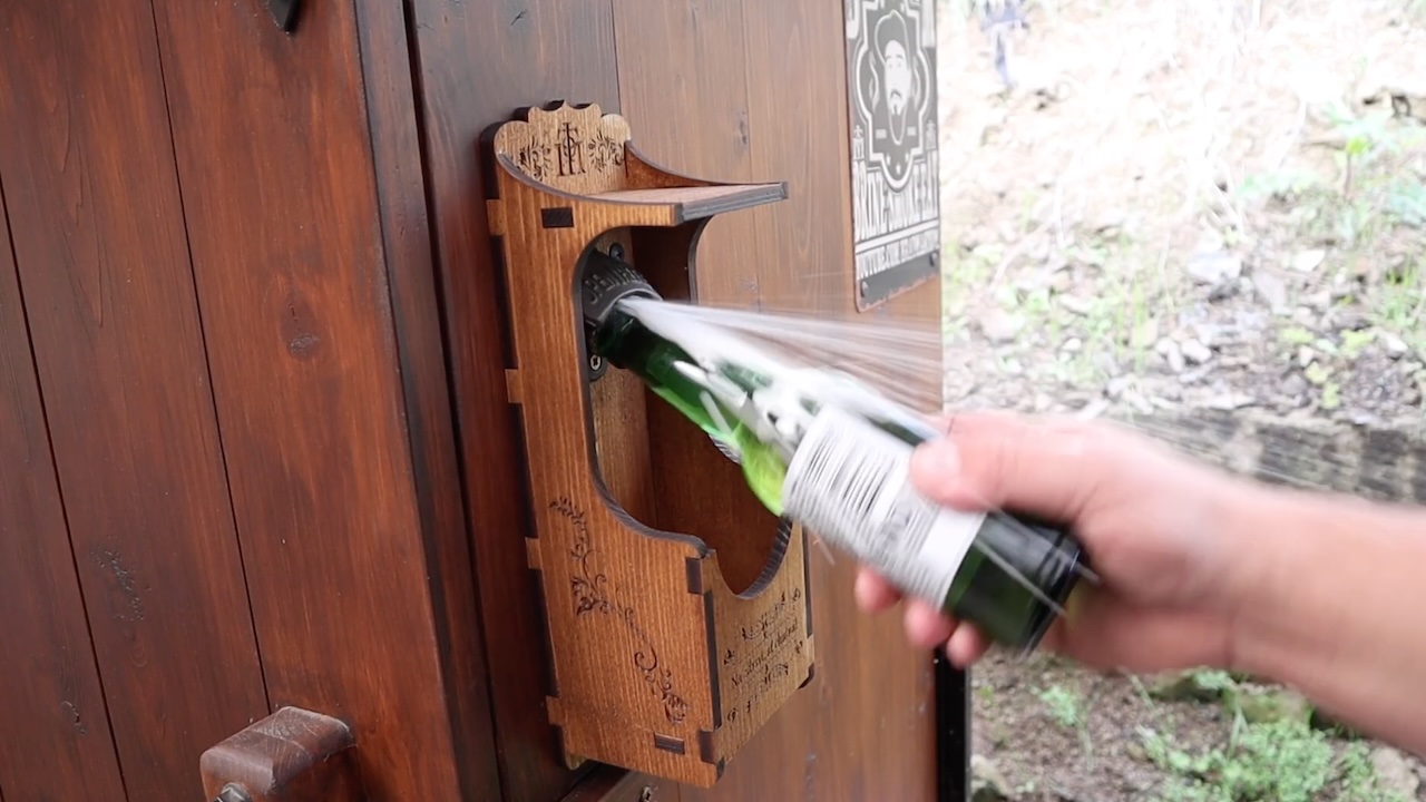 Box na otvírák na pivo na udírnu