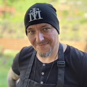 Zimní čepice s logem TOM